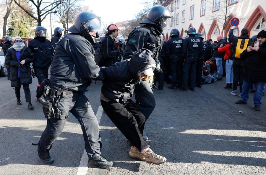 Protestos marcam o s&aacute;bado na Alemanha