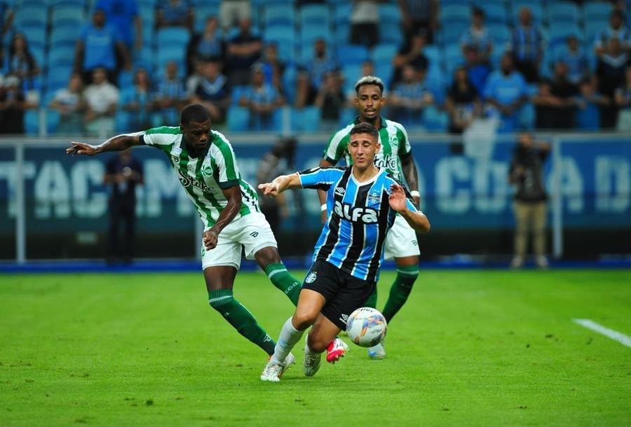 Foto mostra momento que Monsalve foi atingido por Abner, na &aacute;rea do Juventude