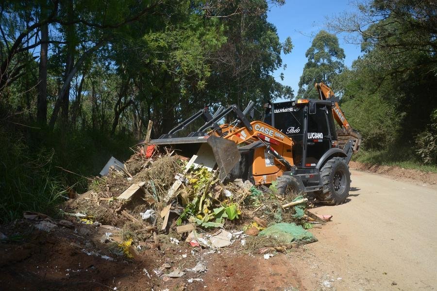 DMLU faz mutir&atilde;o de limpeza no Bairro Bel&eacute;m Novo na zona sul de Porto Alegre