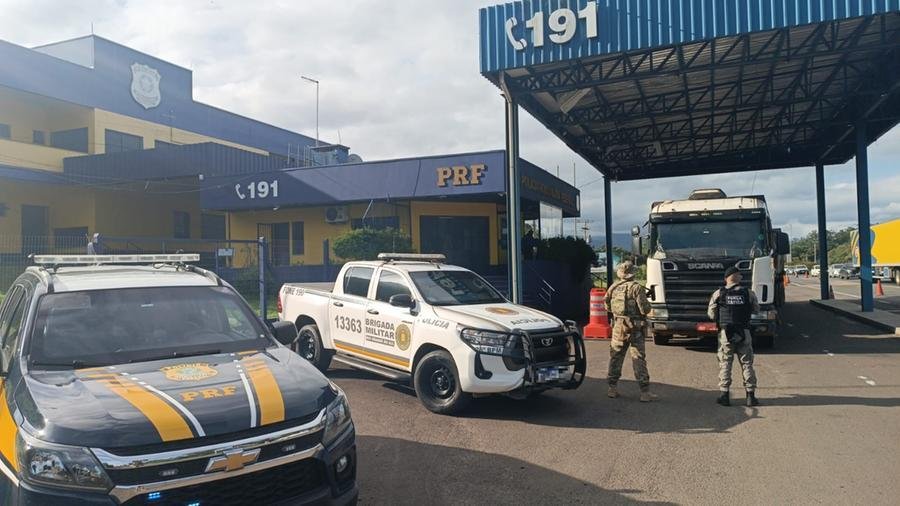 Policiais da Pol&iacute;cia Rodovi&aacute;ria Federal (PRF) e da Brigada Militar prenderam, em Os&oacute;rio, motorista de uma carreta que havia simulado a morte da esposa em 2011