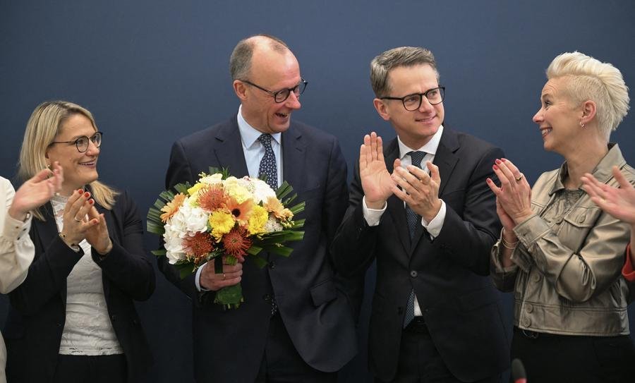 Conservadores vencem elei&ccedil;&otilde;es na Alemanha, com avan&ccedil;o recorde da extrema direita