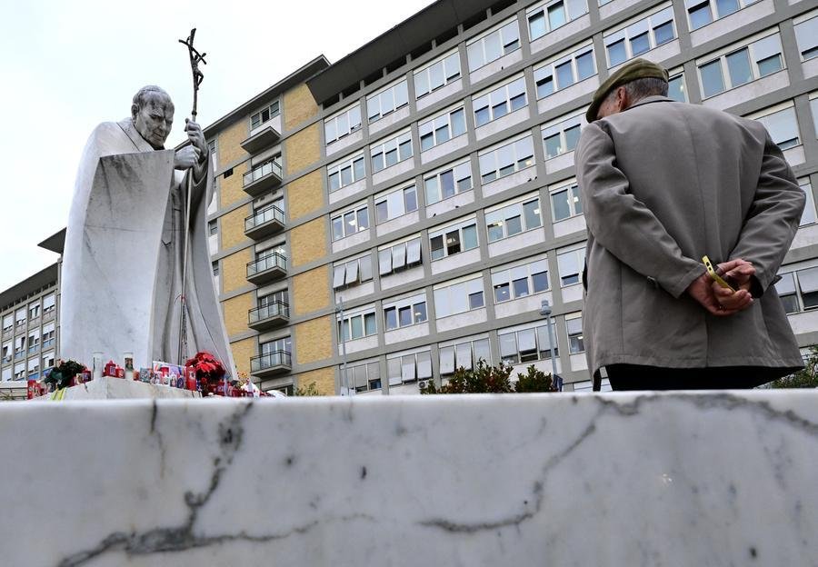 Ainda internado, papa Francisco assina decreto de canoniza&ccedil;&otilde;es