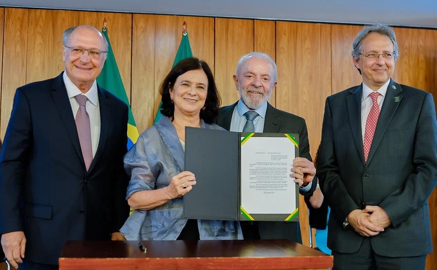 An&uacute;ncio ocorre em meio a rumores sobre a sa&iacute;da de N&iacute;sia Trindade da pasta da Sa&uacute;de