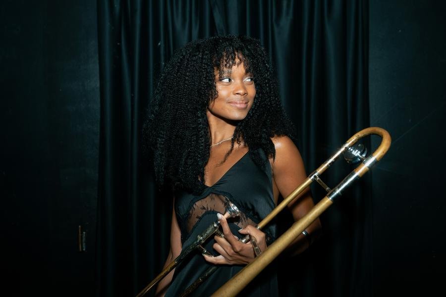 &Uacute;ltimo show da noite de s&aacute;bado, 8 de mar&ccedil;o, no Santander Poa Jazz Festival &eacute; um encontro da trombonista cubana Yudith Rojas (foto) e a jovem trompetista venezuelana Niccole Meza