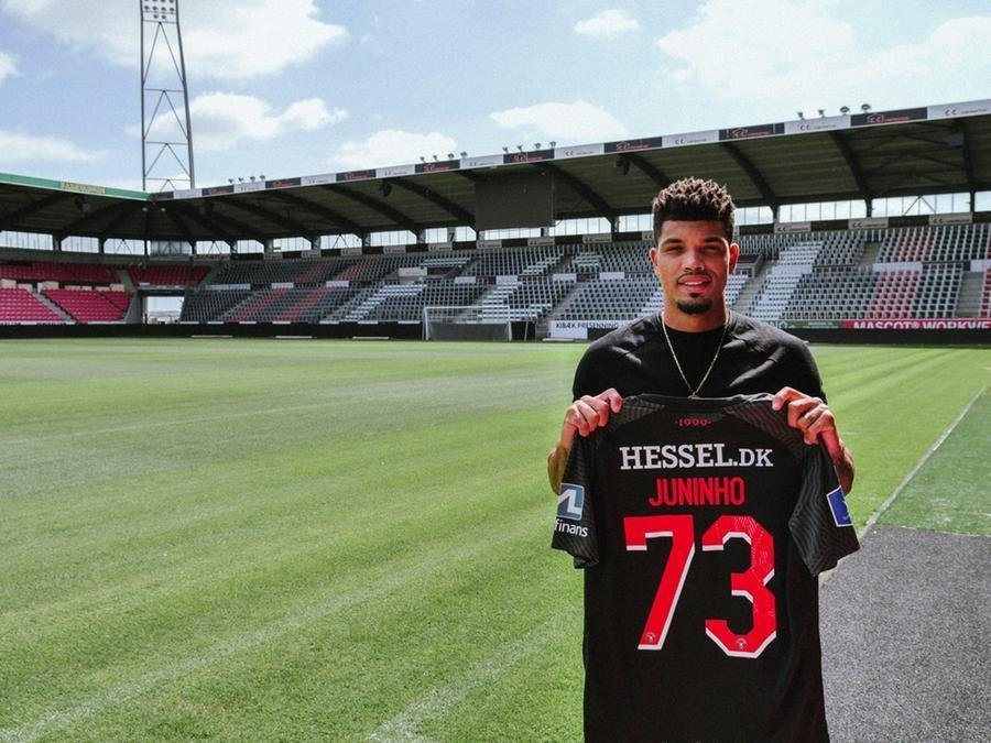 O zagueiro Juninho &eacute; canhoto e estava no Midtjylland, da Dinamarca