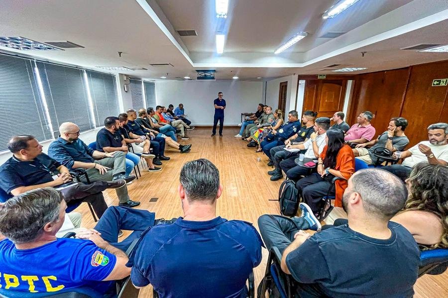 Foram discutidos servi&ccedil;os de ilumina&ccedil;&atilde;o p&uacute;blica, limpeza urbana, manuten&ccedil;&atilde;o da tubula&ccedil;&atilde;o e retirada de fios soltos