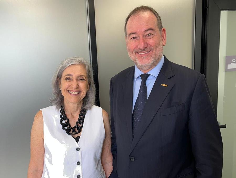 Ana Pellini, secret&aacute;ria da Fazenda, com Johnny Bertoletti, presidente da Associa&ccedil;&atilde;o dos Auditores Fiscais da Receita Municipal de Porto Alegre