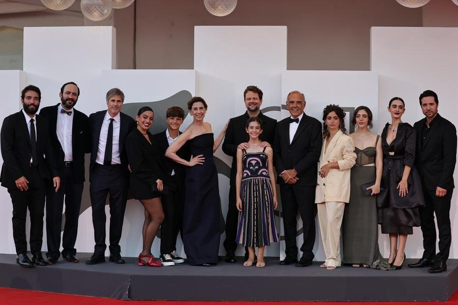 Al&eacute;m de Fernanda Torres, Selton Mello e Walter Salles, um total de 22 pessoas envolvidas com o filme estar&atilde;o presentes na grande noite