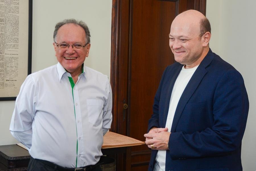 O presidente da Sicredi Origens, Ronaldo Sielichow, esteve presende na reda&ccedil;&atilde;o do Correio do Povo, onde conversou com o presidente do jornal, Marcelo Dantas, sobre o Fundo de Desenvolvimento Social 2025.