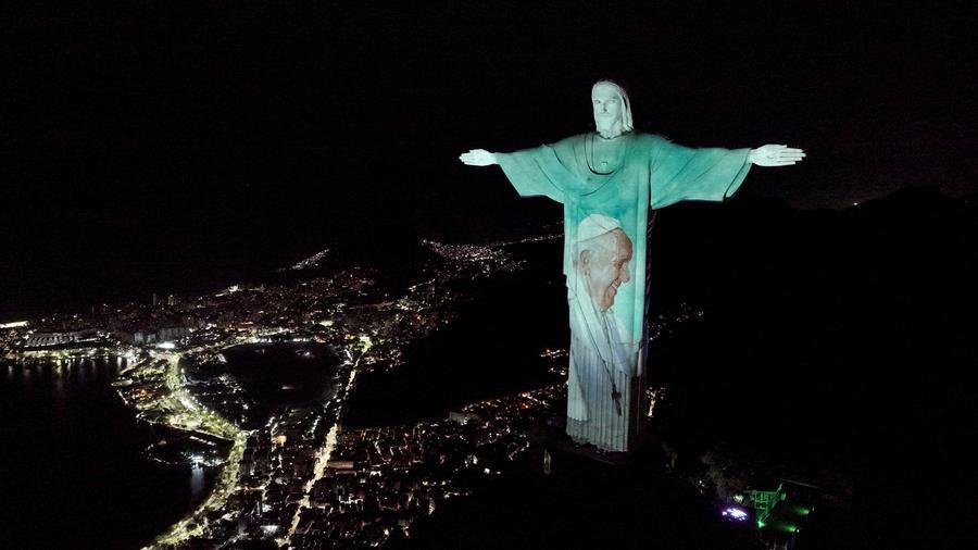 Imagem de Francisco foi projetada no Cristo Redentor