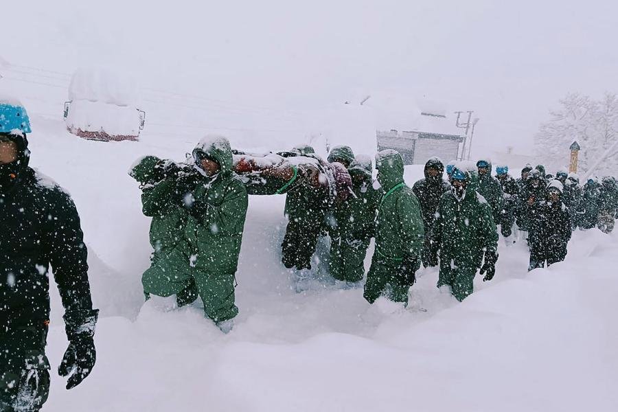 Mais de 40 trabalhadores do setor de constru&ccedil;&atilde;o est&atilde;o desaparecidos devido a uma avalanche no Himalaia