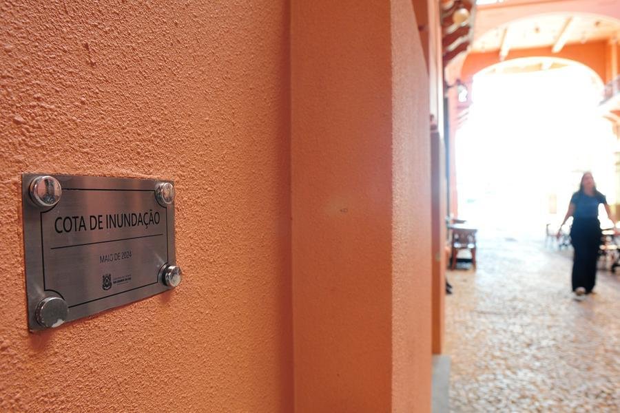 Em gesto simb&oacute;lico, Casa de Cultura M&aacute;rio Quintana celebra recupera&ccedil;&atilde;o total dos espa&ccedil;os atingidos e convoca popula&ccedil;&atilde;o para jamais esquecer maio de 2024