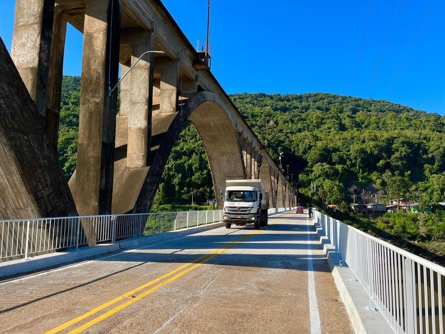Ponte Brochado da Rocha, que liga Mu&ccedil;um ao interior de Roca Sales, foi liberada para o tr&acirc;nsito