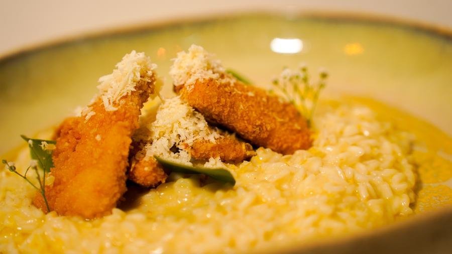 Til&aacute;pia crocante com risoto de lim&atilde;o siciliano: prato sofisticado e equilibrado em sabores e texturas