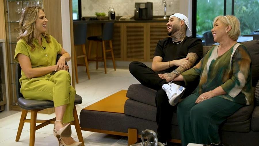 A rep&oacute;rter Lorena Coutinho entrevista o cantor&nbsp;Kevinho e sua m&atilde;e, Sueli, que falam de fase dif&iacute;cil