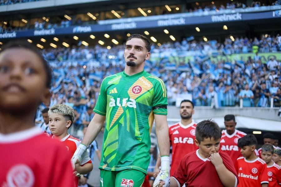 Anthoni deve ser mantido no gol colorado, apesar da recupera&ccedil;&atilde;o de Rochet