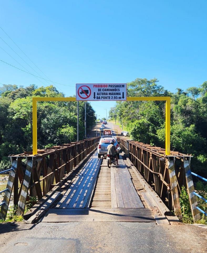 Ponte de Ferro Engenheiro Daniel Ribeiro e agora tem a passagem restrita a ve&iacute;culos com altura m&aacute;xima de 2,95 metros