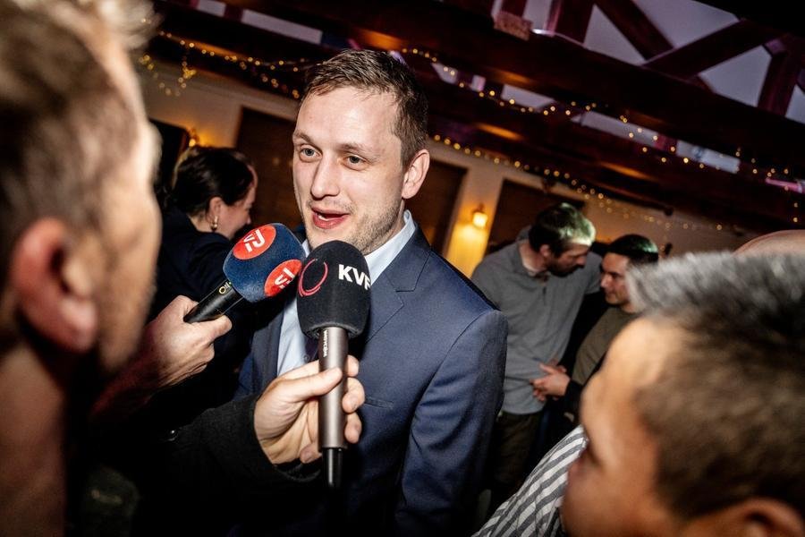 L&iacute;der do partido Democrata, Jens-Frederik Nielsen celebra vit&oacute;ria