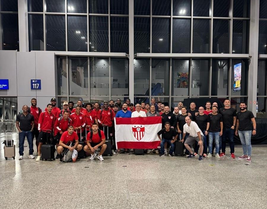 Delega&ccedil;&atilde;o do Guarany no embarque de hist&oacute;rica viagem Porto Alegre - Curitiba