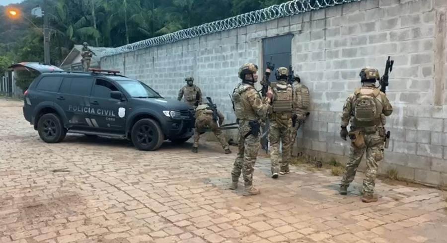 Policiais civis do Rio Grande do Sul e de Mato Grosso participaram do cumprimento de mandados na Serra ga&uacute;cha e em Santa Catarina