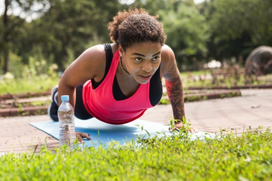 A Organiza&ccedil;&atilde;o Mundial da Sa&uacute;de (OMS) recomenda pelo menos 150 minutos de exerc&iacute;cios de intensidade moderada por semana