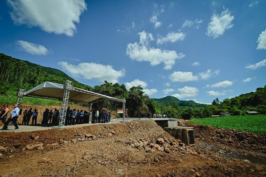 Cerim&ocirc;nia realizada nos munic&iacute;pios de Santa Tereza e Encantado, simboliza a entrega das obras pela companhia e empresas parceiras