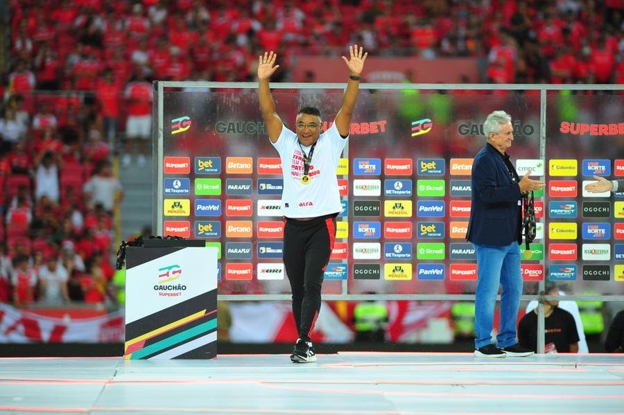 Feliz, citou as imagens no t&uacute;nel do est&aacute;dio Beira-Rio, com &iacute;dolos do clube, e disse que sempre quis estar naquele local