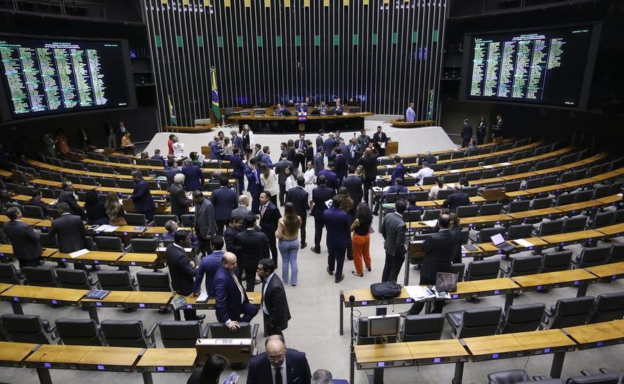 C&acirc;mara define comiss&otilde;es