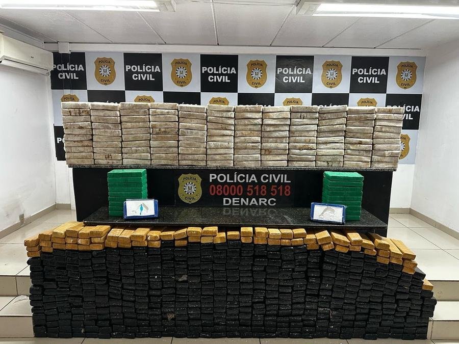 Quase 450 quilos de drogas foram apreendidos em Viam&atilde;o