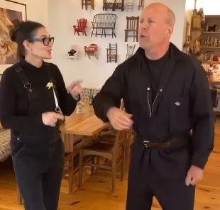 Demi Moore e Bruce Willis dan&ccedil;am em v&iacute;deo para comemorar 70 anos do astro