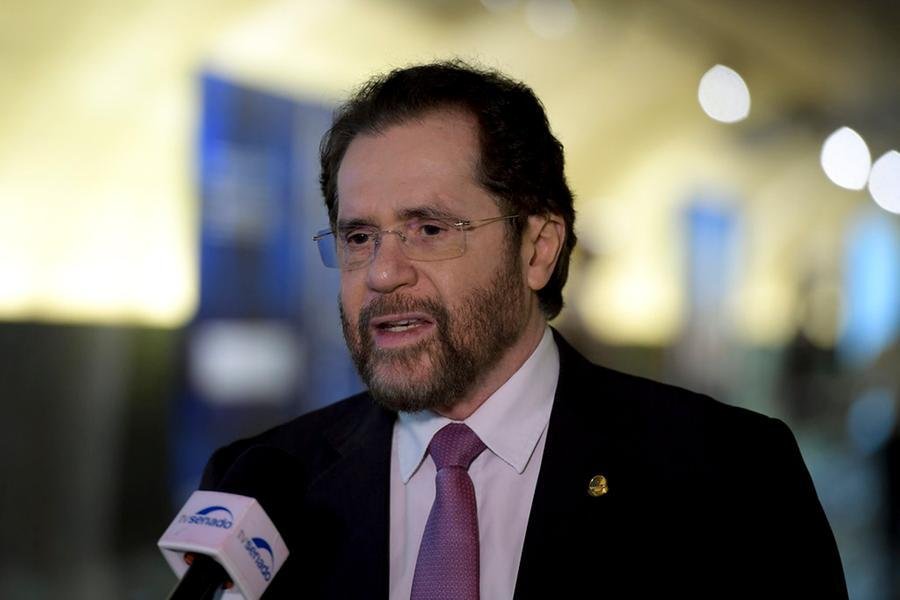 "Imagina voc&ecirc;s o que &eacute; ficar com a Marina seis horas e dez minutos sem ter vontade de enforc&aacute;-la?", disse Val&eacute;rio