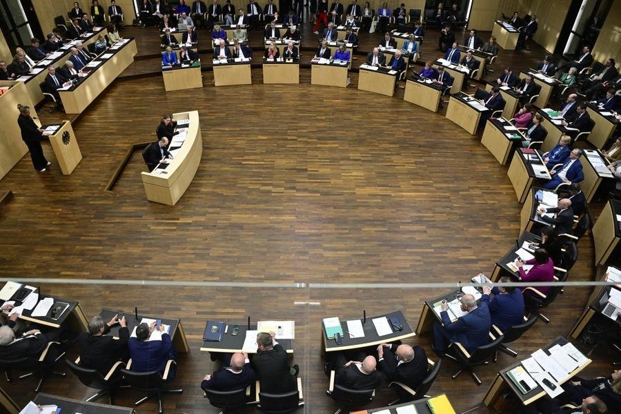 Alemanha aprova aumento de gastos de defesa