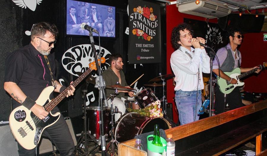 Grupo inclui no set m&uacute;sicas ic&ocirc;nicas e cl&aacute;ssicos do in&iacute;cio da carreira da banda brit&acirc;nica