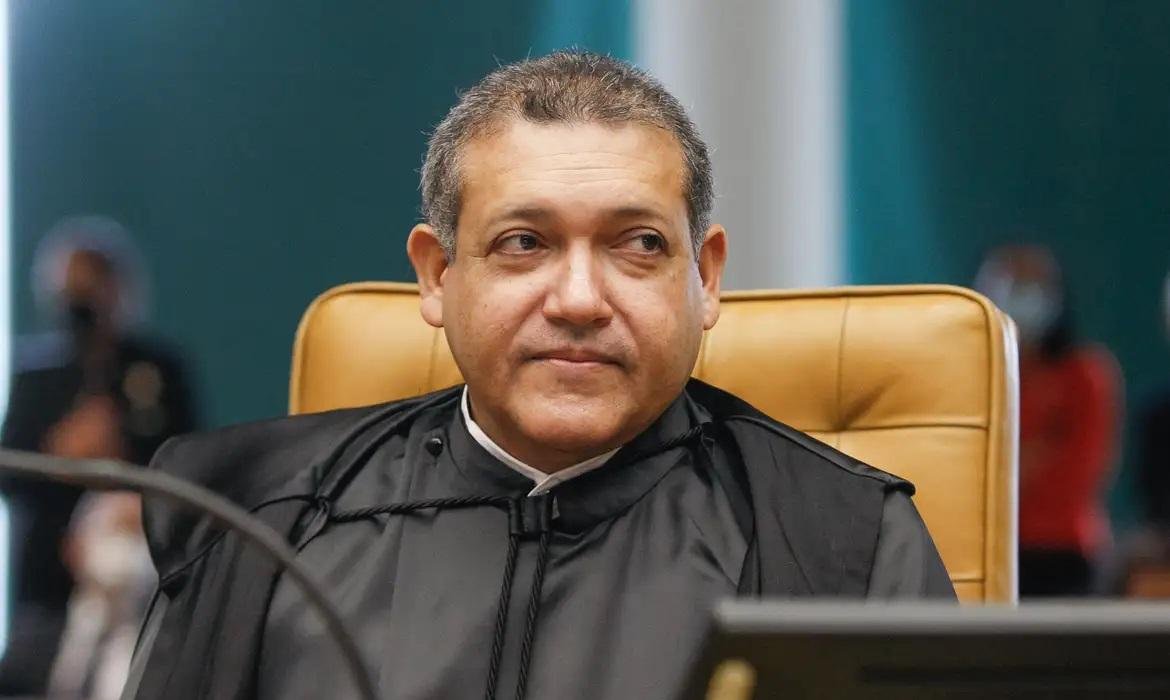 Ministro pediu vistas