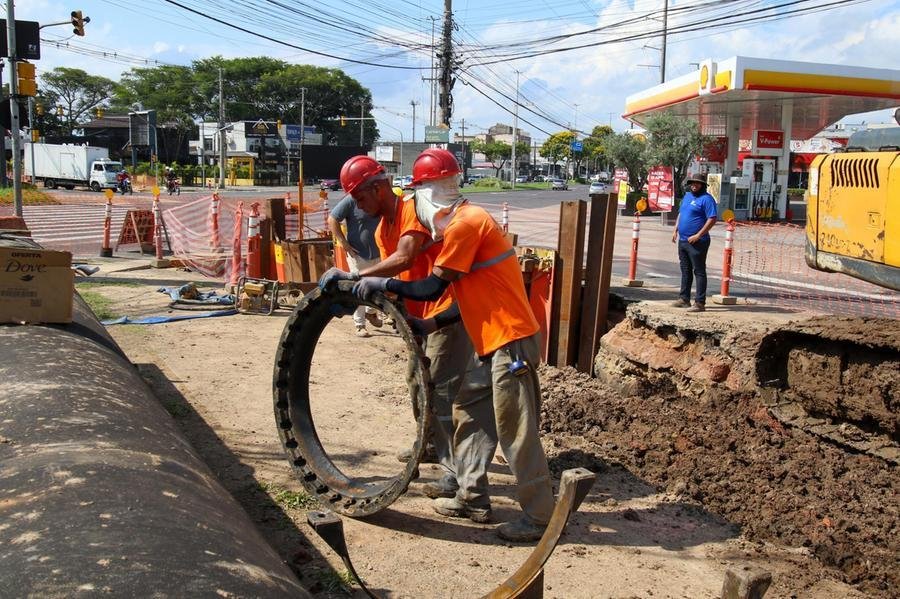 O investimento na nova adutora, que ter&aacute; 3,1 quil&ocirc;metros de extens&atilde;o, &eacute; de R$ 15,5 milh&otilde;es