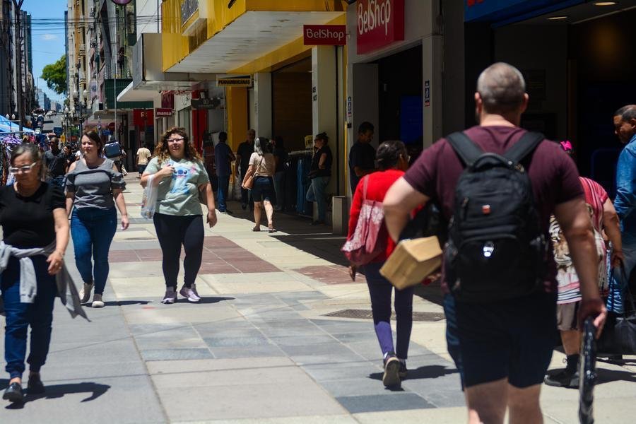 No Rio de Janeiro, a situa&ccedil;&atilde;o ser&aacute; ainda mais at&iacute;pica, j&aacute; que o Dia de S&atilde;o Jorge feriado local, &eacute; comemorado na quarta-feira, 23 de abril. Por isso, a popula&ccedil;&atilde;o fluminense poder&aacute; unificar os seis dias em um grande e &uacute;nico feriad&atilde;o