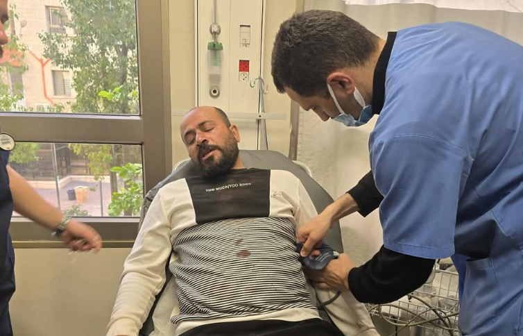 O codiretor do document&aacute;rio Basel Adra compartilhou em seu Instagram informa&ccedil;&otilde;es sobre a soltura de Hamdan