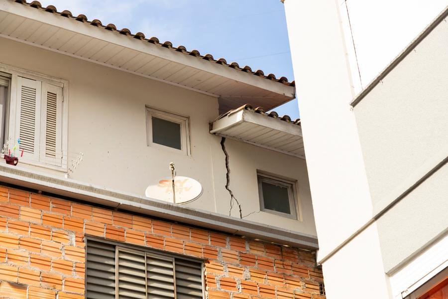 Ao todo, foram interditados 10 sobrados e oito apartamentos de um pr&eacute;dio que fica ao lado