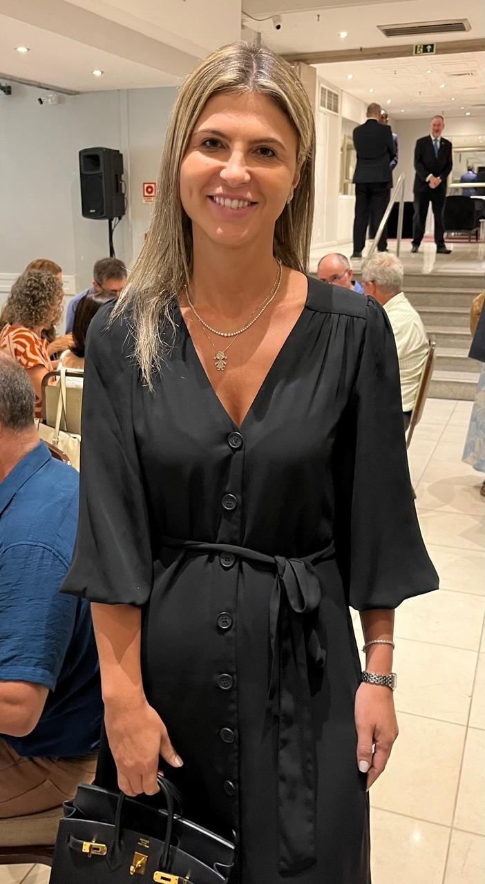 Mariana Porto Koch no almo&ccedil;o da AIAMU no Sal&atilde;o Amarelo do Plaza S&atilde;o Rafael