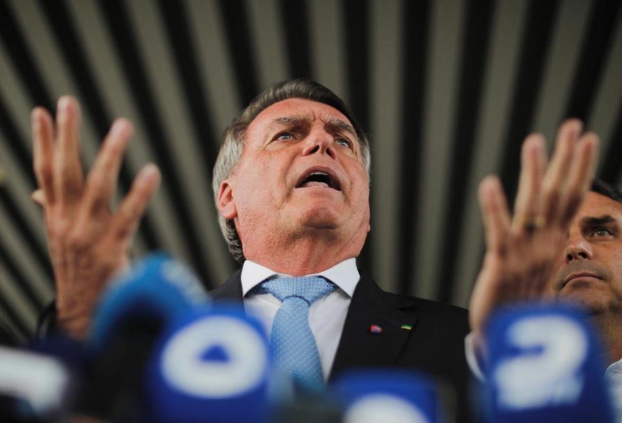 Bolsonaristas publicaram mensagens de apoio ao l&iacute;der e revolta pela decis&atilde;o dos ministros, enquanto governistas comemoraram a abertura da a&ccedil;&atilde;o penal contra o ex-chefe do Executivo