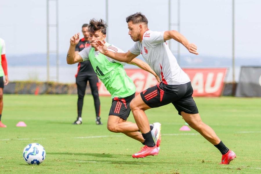 Romero e Bernabei em treino do Inter ao longo da semana