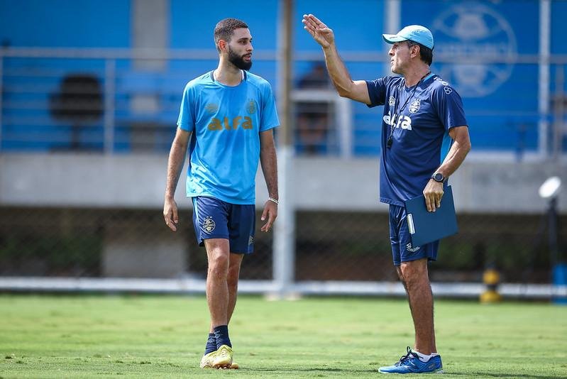 Gustavo Quinteros tenta encontrar a melhor forma&ccedil;&atilde;o para o Gr&ecirc;mio