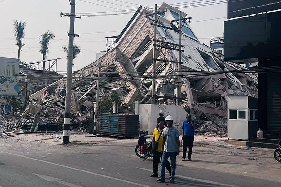 Pr&eacute;dio desabou com o terremoto