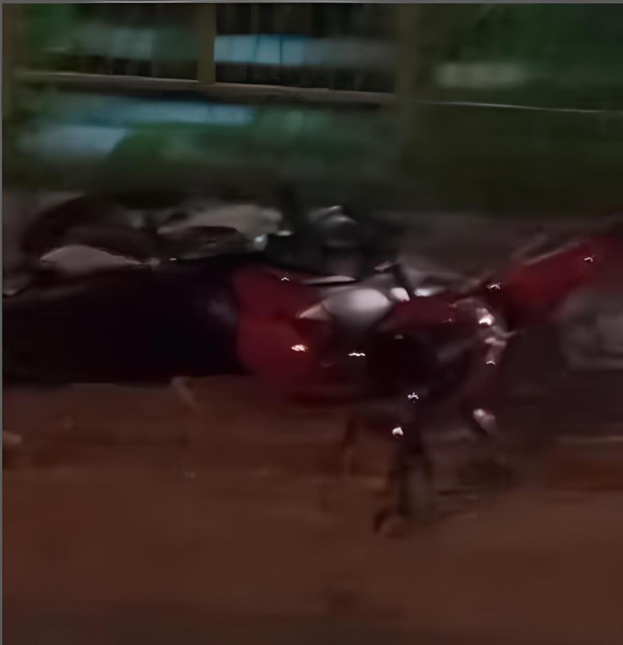 Motocicleta do suspeito foi localizada e vandalizada por populares em S&atilde;o Leopoldo