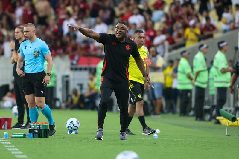 Roger Machado comanda o Inter desde o ano passado