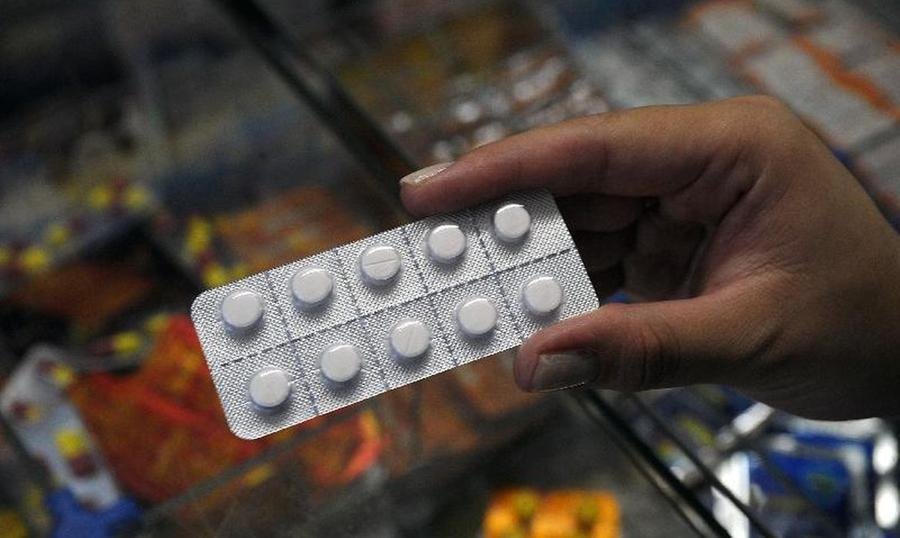 Compet&ecirc;ncia da prescri&ccedil;&atilde;o volta a ser dos profissionais de medicina apenas