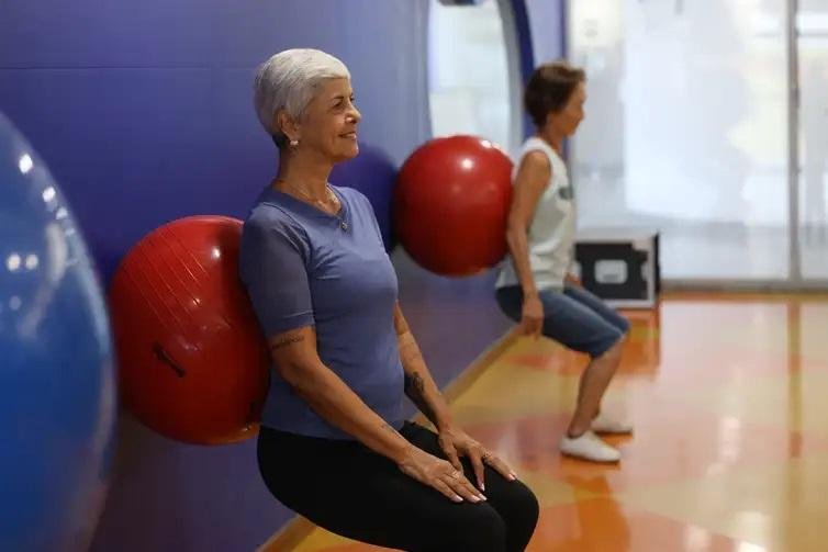 Shirley de Toro, de 62 anos faz exerc&iacute;cios regularmente