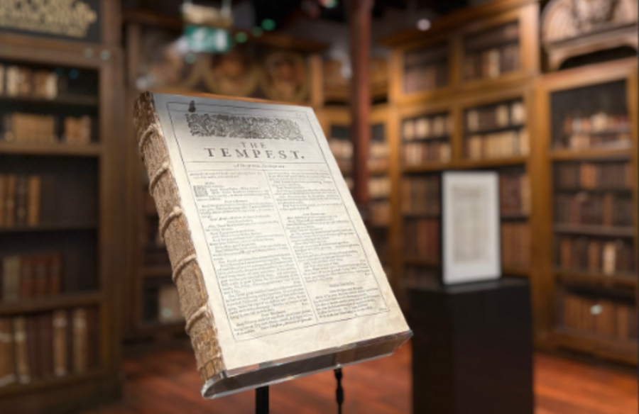 O p&uacute;blico agora poder&aacute; ver a famosa c&oacute;pia do "First Folio", que retornou em 2010 &agrave; biblioteca da Universidade de Durham