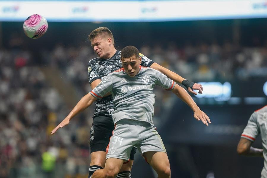 Gabriel Carvalho sofreu uma fratura no p&eacute; em janeiro e ainda n&atilde;o conseguiu jogar pelo Inter em 2025