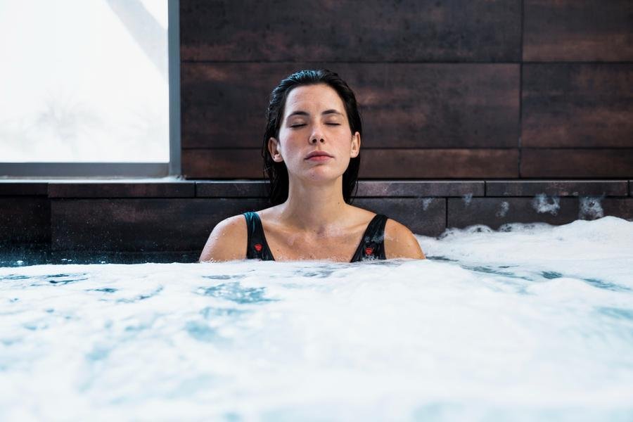 Pr&aacute;tica que consiste em mergulhar o corpo em &aacute;gua extremamente fria por alguns minutos virou febre nas redes sociais